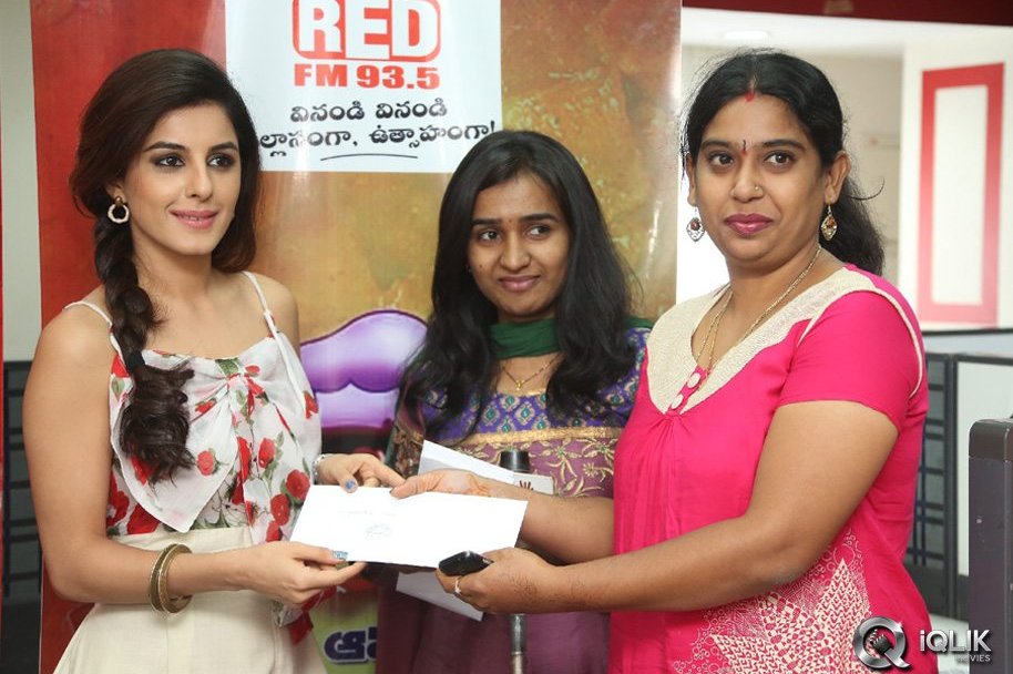 Maine-Pyar-Kiya-Movie-Team-at-Red-FM